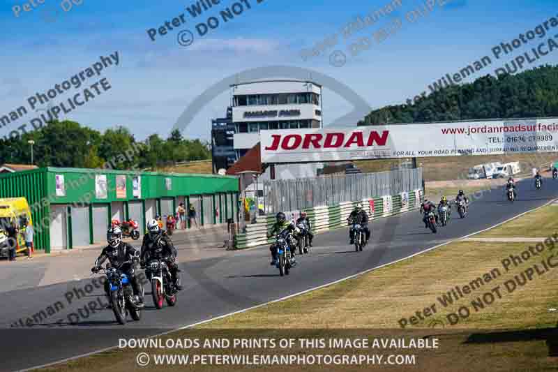 Vintage motorcycle club;eventdigitalimages;mallory park;mallory park trackday photographs;no limits trackdays;peter wileman photography;trackday digital images;trackday photos;vmcc festival 1000 bikes photographs